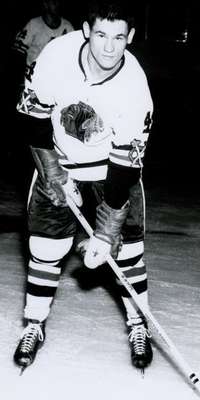 Don Ward, Canadian ice hockey player (Chicago Black Hawks, dies at age 78